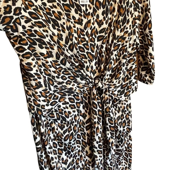 Love & Legend Animal Print Knot Front Dress-
Size 2X NWT - Picture 8 of 9